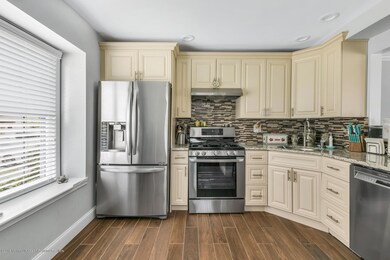 2 Alameda Ct, Eatontown, NJ 07724 - photo 3