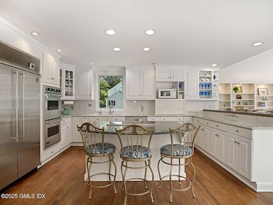 239 E Hunting Ridge Rd, Stamford, CT 06903 - photo 3