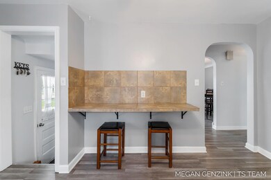 23-web-or-mls-243 W 24th St, Holland-23