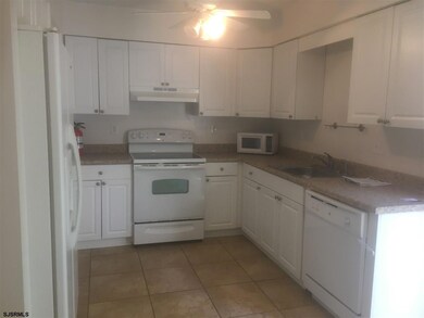 15 Cambridge Townhouse Dr unit 15, Egg Harbor Township, NJ 08234 - photo 2