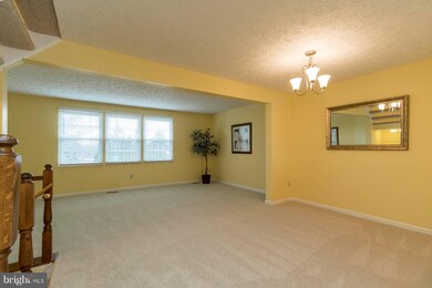 13343 Burkitts Rd, Fairfax, VA 22033 - photo 7