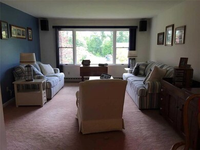 5285 Elgin Dr, Emmaus, PA 18049 - photo 3