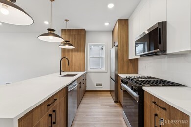 84 Hollywood Ave unit 1, East Orange, NJ 07018 - photo 3