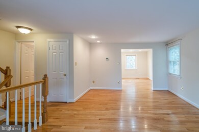 2986 Blaketon Ln, Oakton, VA 22124 - photo 7