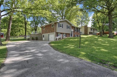 44 Leon Dr, Glen Carbon, IL 62034 - photo 2