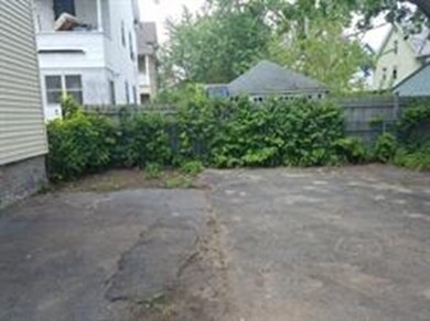 107 Tyler St, Springfield, MA 01109 - photo 3