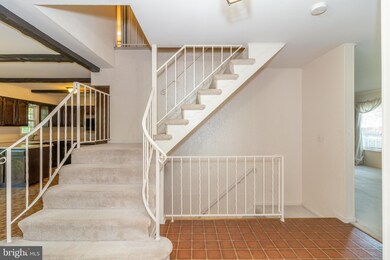 9527 Hunt Square Ct, Springfield, VA 22153 - photo 3