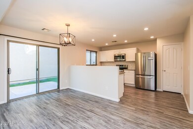 004-photo-dining-room-10273002