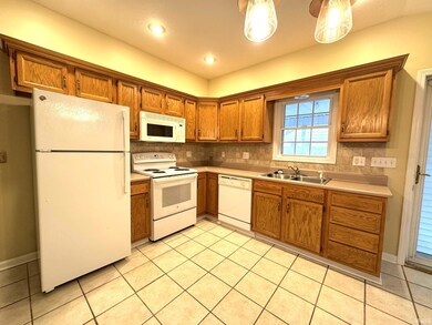 104 E Harrison St, Fairmount, IN 46928 - photo 4