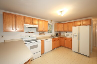 62 Primrose Ln, Concord, NH 03303 - photo 4