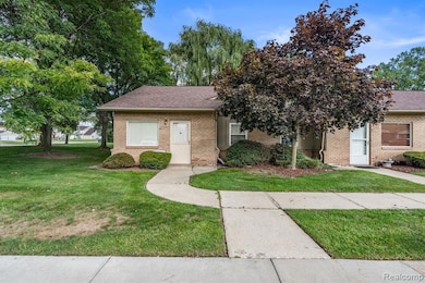 25940 Lira Ln unit 1, Warren, MI 48089 - photo 3