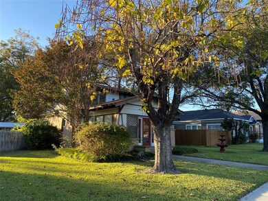 215 S Grand Ave, Gainesville, TX 76240 - photo 6