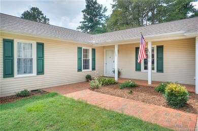 1509 Cameron Dr, Statesville, NC 28625 - photo 2