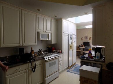 113 Castlewood Dr, Carpentersville, IL 60110 - photo 6