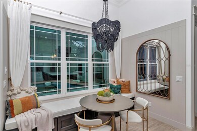 Breakfast Area w/Built-in Banquette Seating