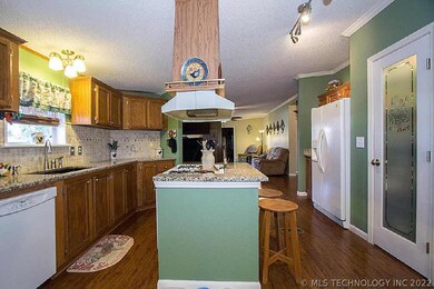 KITCHEN HAS CENTER ISLAND