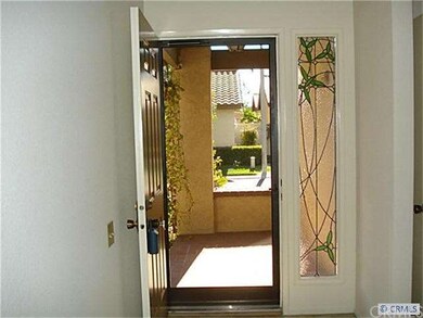 Bright & Sunny Entrance