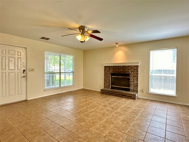 2428 W Delmar St, Broken Arrow, OK 74012 - photo 3