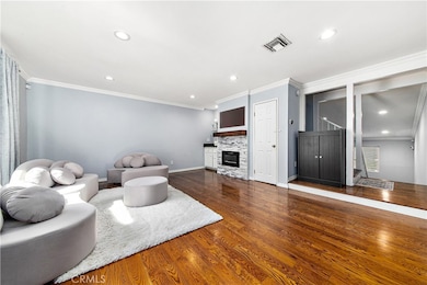 18631 Collins St unit 10, Tarzana, CA 91356 - photo 2