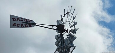 120 Sylas Hayes, Pleasanton, TX 78064 - photo 3