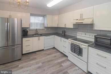 424 Elderberry Ct, Mount Laurel, NJ 08054 - photo 2