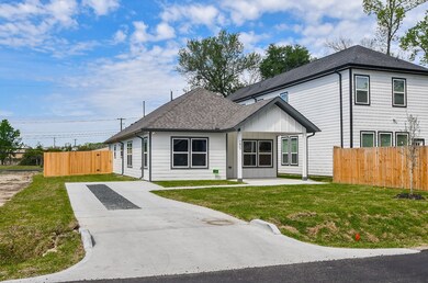 7817 Dyer St, Houston, TX 77088 - photo 3