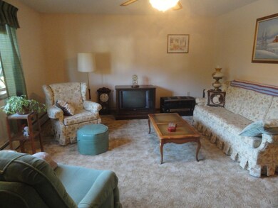 15 Hickory Ln, Webster, MA 01570 - photo 4