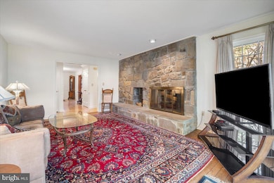 2 Candlelight Ct, Potomac, MD 20854 - photo 7