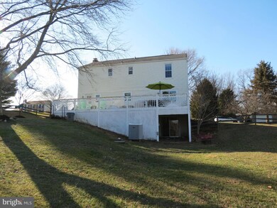 630 Tanglewood Dr, Sykesville, MD 21784 - photo 3