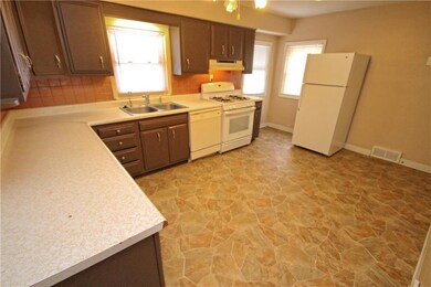 1018 65th St, Windsor Heights, IA 50324 - photo 7