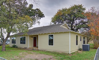 239 Montgomery Ln, Weatherford, TX 76087 - photo 2