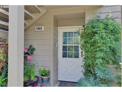 1922 Lake Isle Dr unit 1922, Eugene, OR 97401 - photo 4