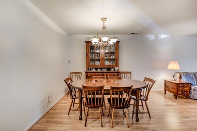 005_Dining