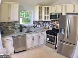 8207 Springfield Village Dr, Springfield, VA 22152 - photo 7