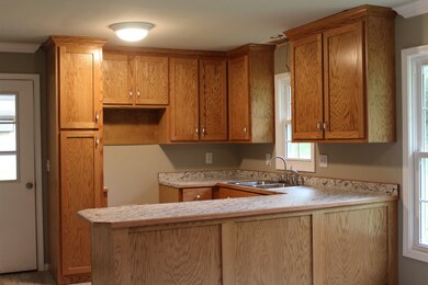 70 Pond St, Tennessee Ridge, TN 37178 - photo 3