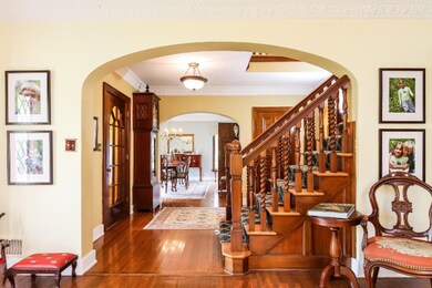 008-Foyer-4087114-medium
