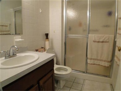 807 Reynolds Dr, Saugus, MA 01906 - photo 5