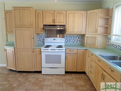 Spacious Kitchen with plenty of cabinets