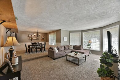 2423 Meadow Creek Dr, Medford, OR 97504 - photo 4