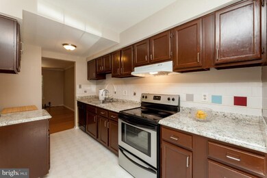 6413 Old Scotts Ct, Springfield, VA 22152 - photo 7