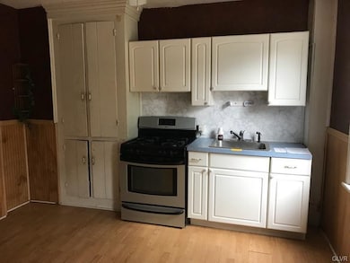 718 W Berwick St, Easton, PA 18042 - photo 5