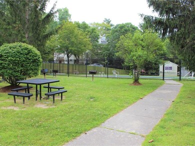 7 Hildred Dr unit 7, Burlington, VT 05401 - photo 4