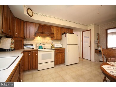 37 Windham Dr, Langhorne, PA 19047 - photo 4