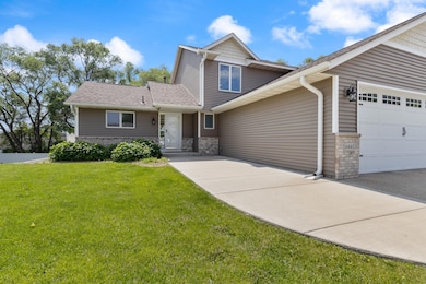 6445 Coryell Ct, Inver Grove Heights, MN 55076 - photo 2
