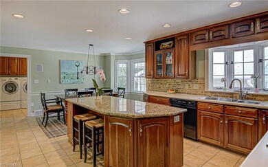 Large kitchen with lots of cabinets