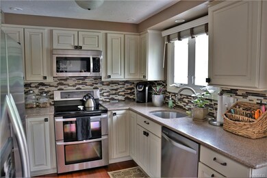 Updated kitchen with negotiable stainless applianc