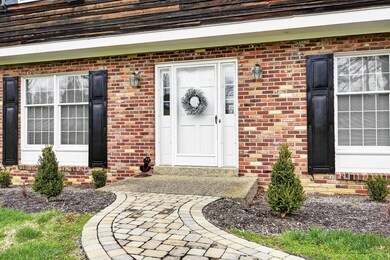 1207 Laurelwood Dr, Crestwood, KY 40014 - photo 2