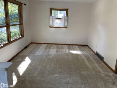 434 W Gate Rd, Carroll, IA 51401 - photo 4