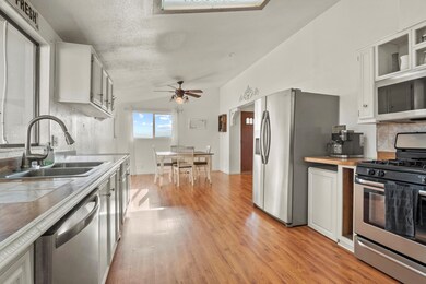 2640 60th St W, Rosamond, CA 93560 - photo 6