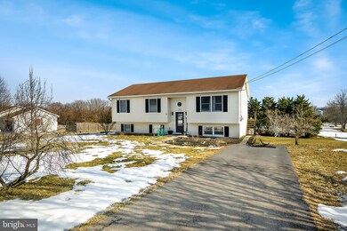 122 Libby Ann Dr, Bunker Hill, WV 25413 - photo 2